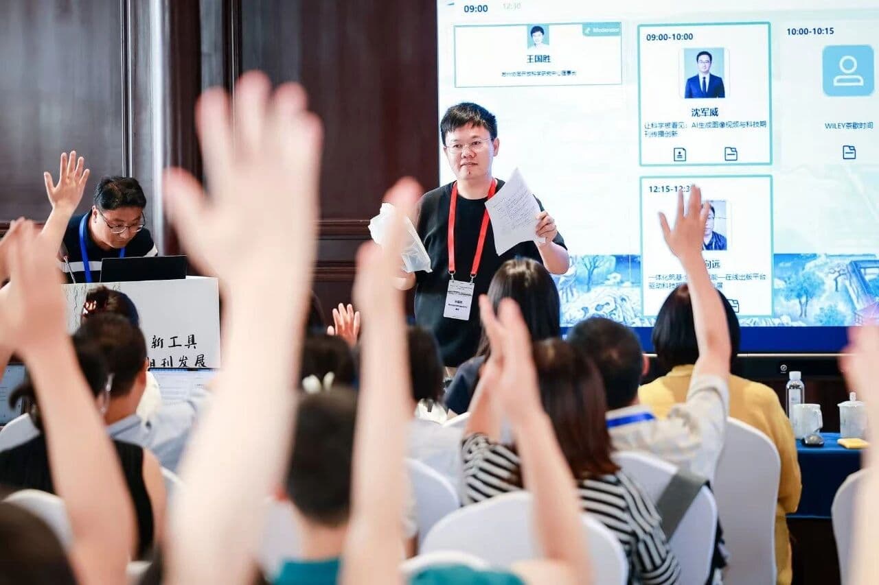 南半园青编荟现场,主讲人与参会人员互动交流
